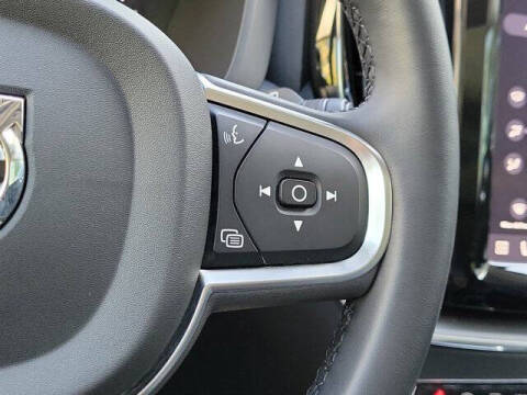 2024 Volvo XC60 B5 Core Dark Theme