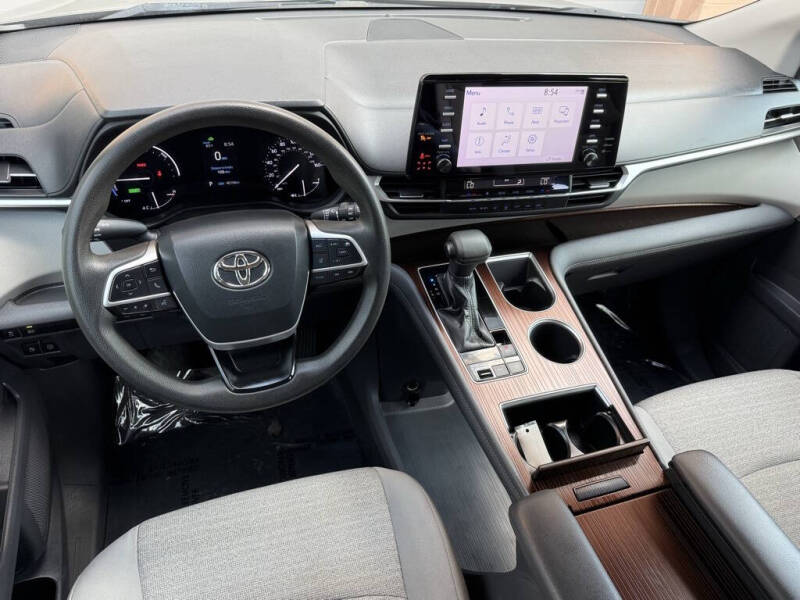 2021 Toyota Sienna LE 8-Passenger