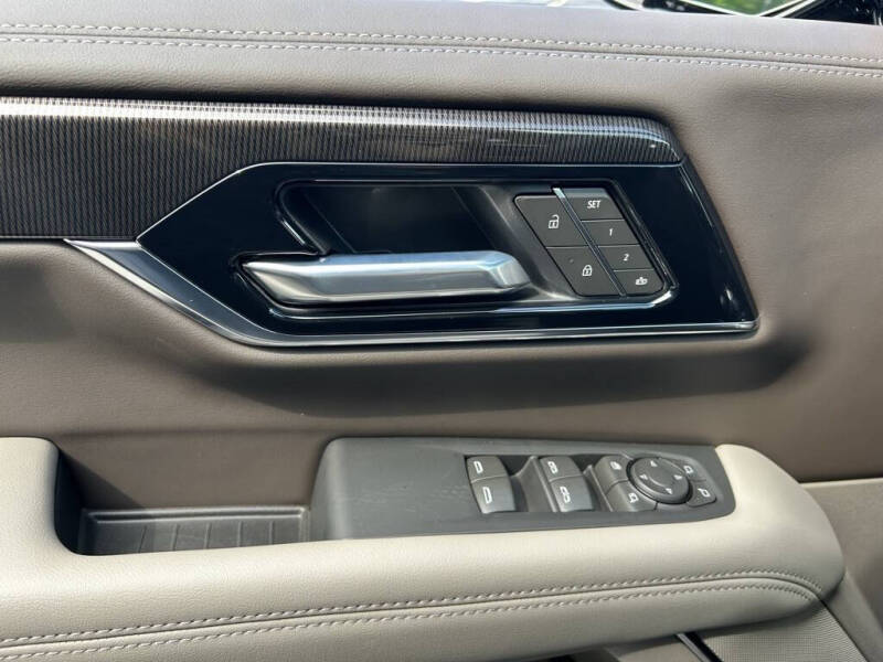 2025 GMC Yukon Elevation