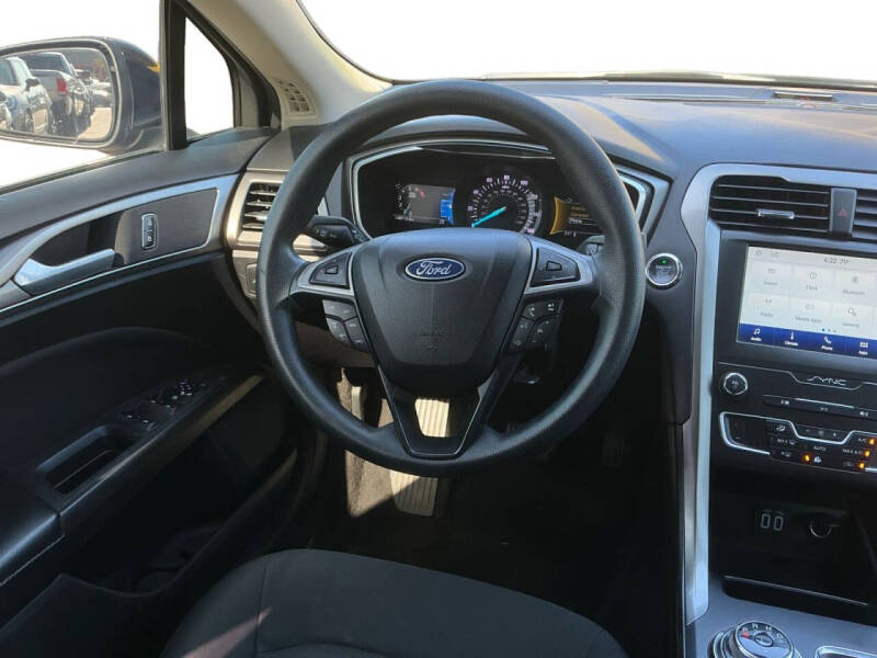 2020 Ford Fusion SE