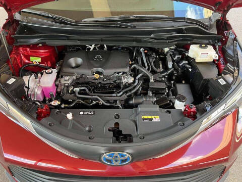 2025 Toyota Sienna LE 8-Passenger