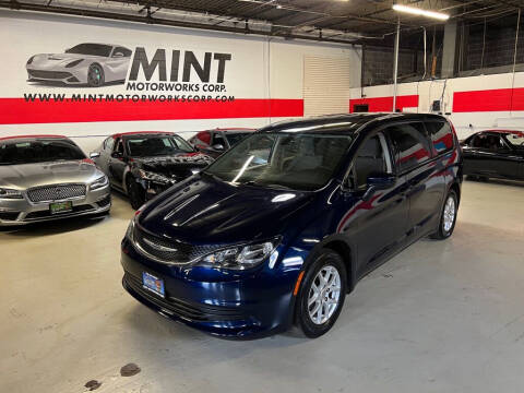 2020 Chrysler Voyager for sale at MINT MOTORWORKS in Addison IL