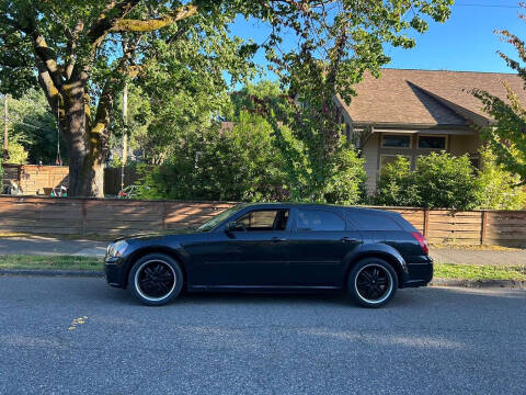 2005 Dodge Magnum SE