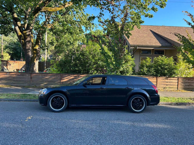 2005 Dodge Magnum SE