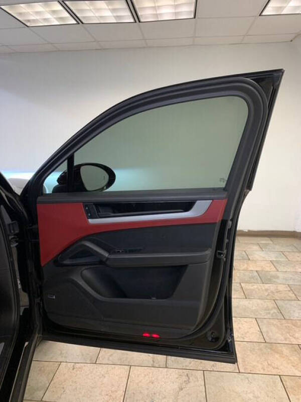 2024 Porsche Cayenne S