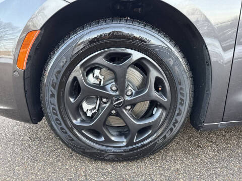 2023 Chrysler Pacifica Plug-In Hybrid Limited