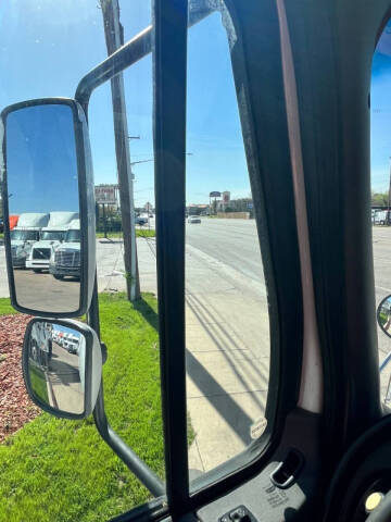 2013 Freightliner M2 106