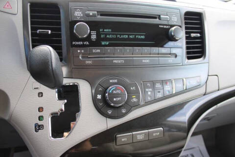 2014 Toyota Sienna LE Mobility 7-Passenger