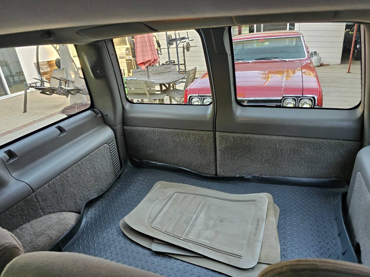 1998 Chevrolet Tahoe 32