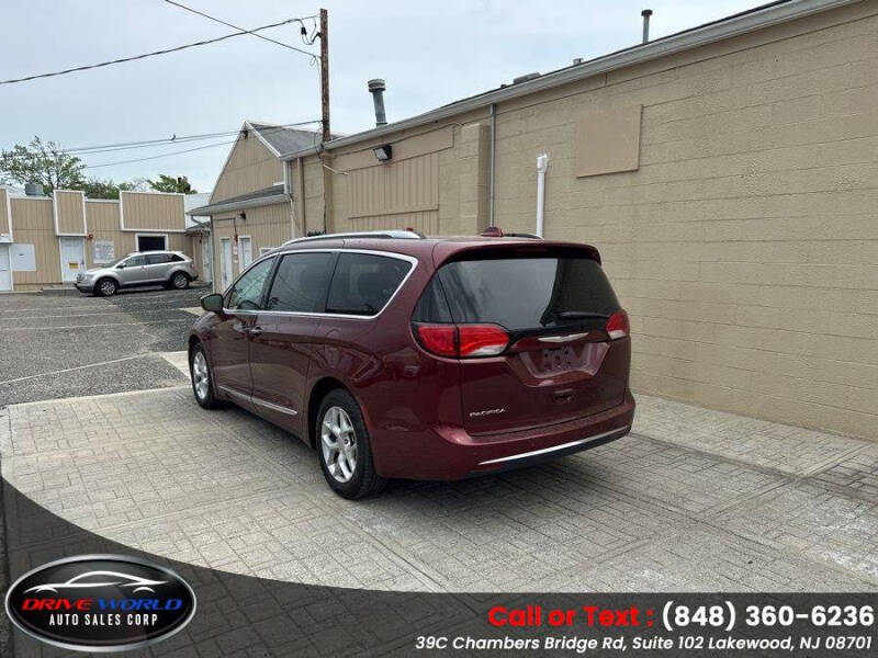 2017 Chrysler Pacifica Touring-L Plus