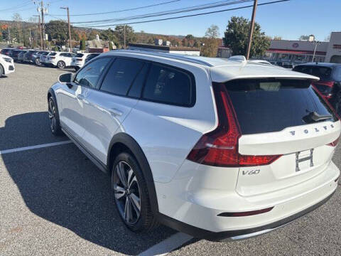 2025 Volvo V60 Cross Country B5 Plus