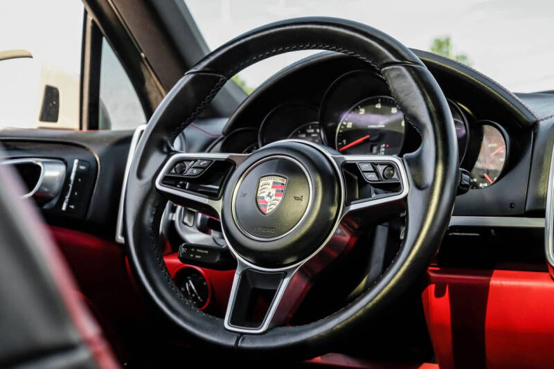 2017 Porsche Cayenne Platinum Edition