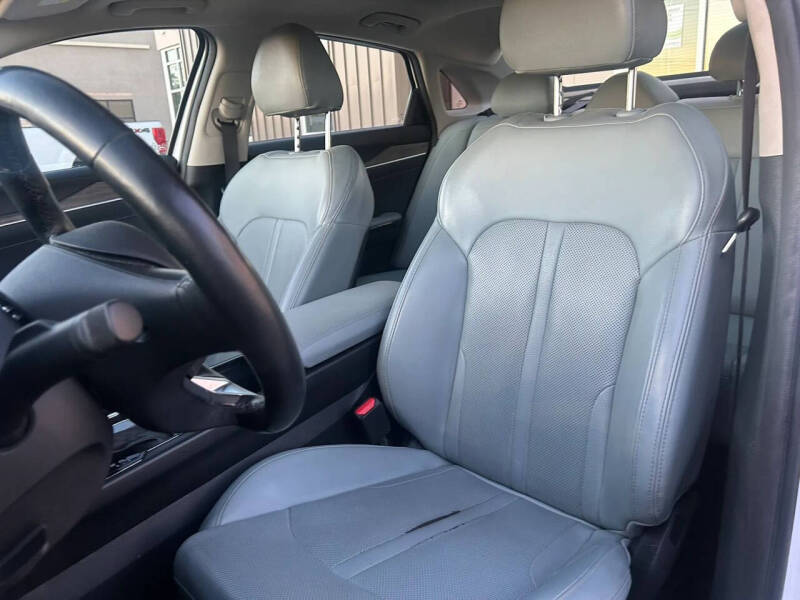 2022 Kia K5 EX