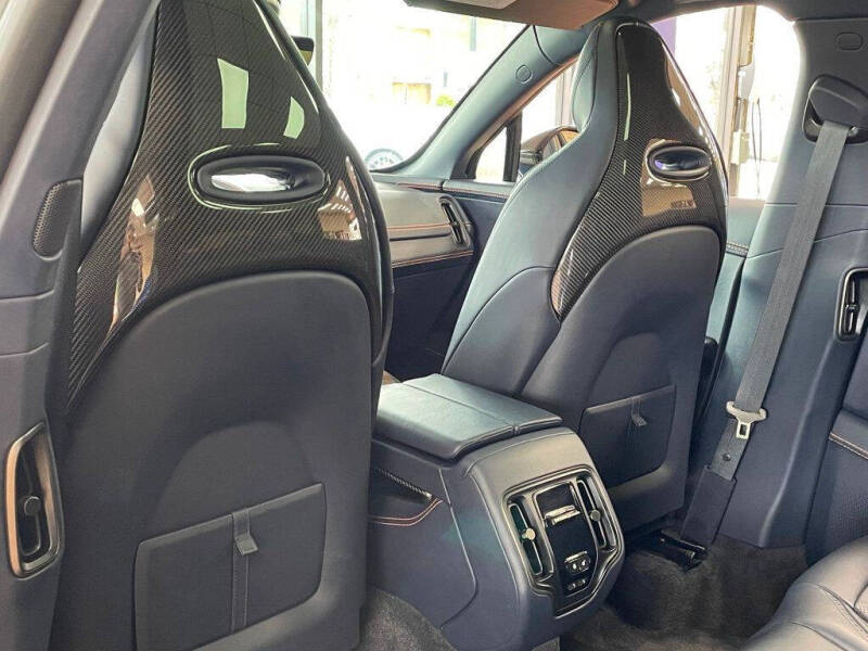 2022 Aston Martin DBX