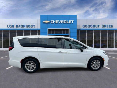 2024 Chrysler Pacifica Touring