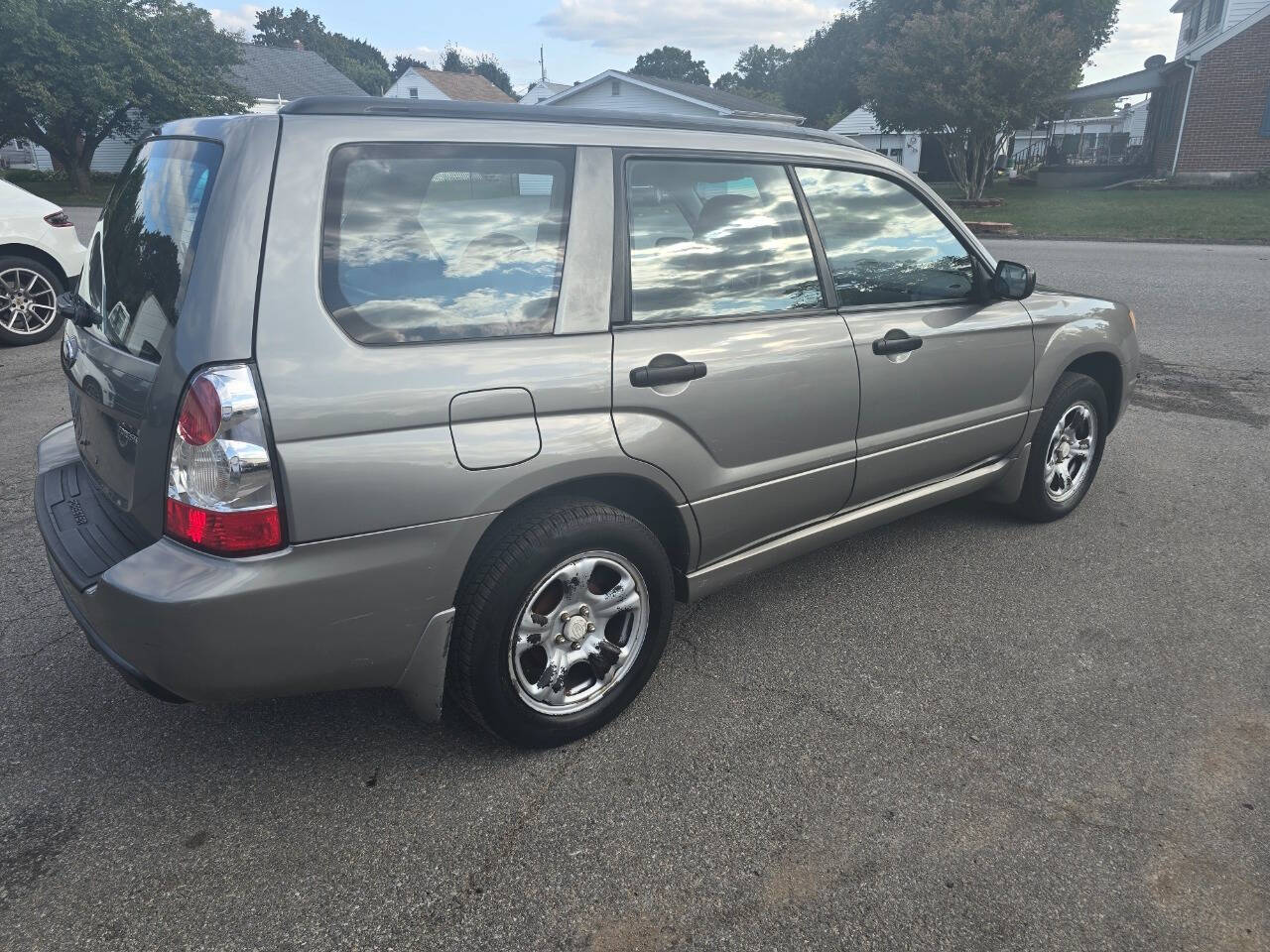 2006 Subaru Forester for sale at QUEENSGATE AUTO SALES in York, PA