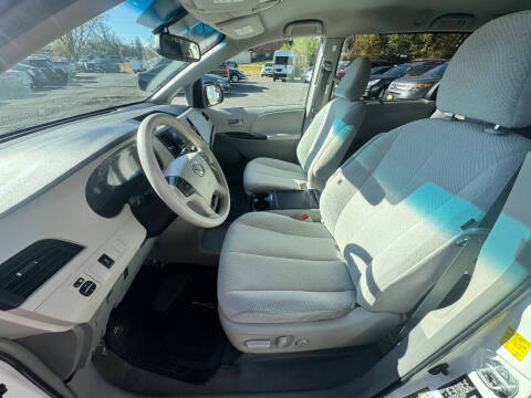 2011 Toyota Sienna LE 8-Passenger