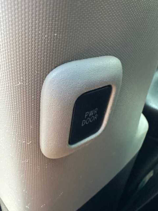 2017 Toyota Sienna SE Premium 8-Passenger