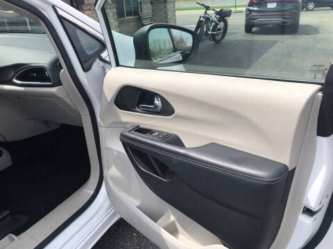 2023 Chrysler Pacifica Touring L