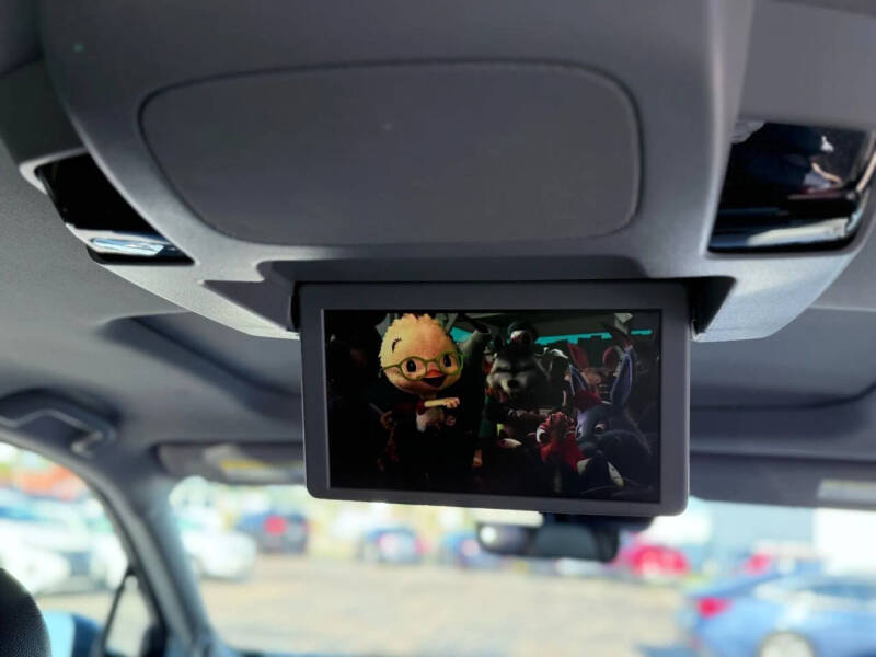 2019 Honda Pilot Touring w/Rear Captain's Chairs