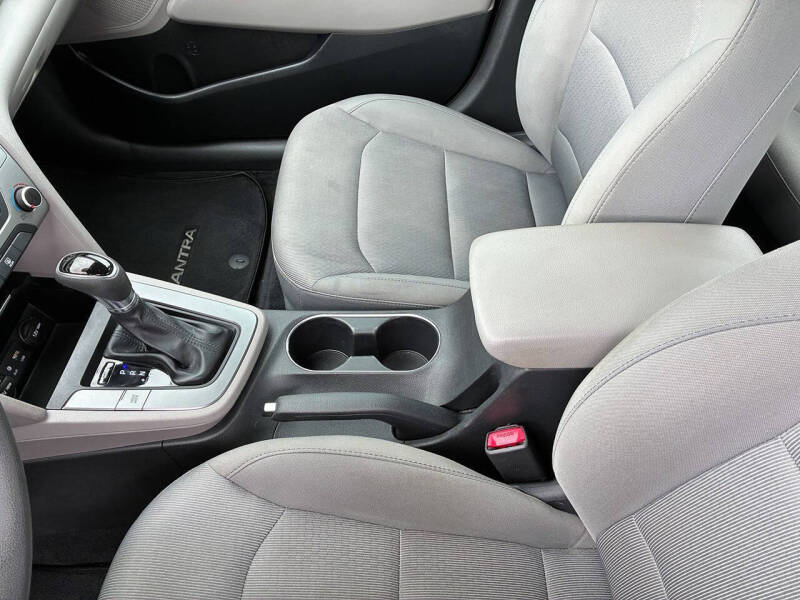 2017 Hyundai Elantra SE