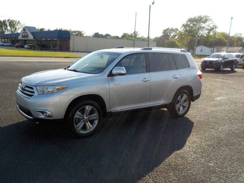 2013 Toyota Highlander for sale at Young's Motor Company Inc. in Benson NC