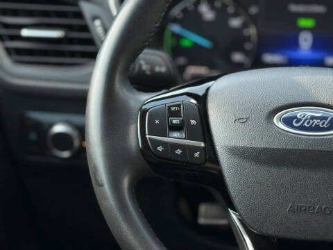 2022 Ford Escape Hybrid SE