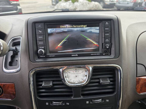 2015 Chrysler Town and Country Touring-L