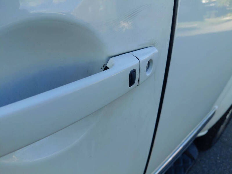 2012 Nissan Pathfinder LE