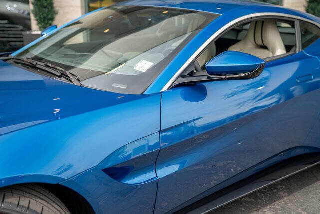 2022 Aston Martin Vantage 35