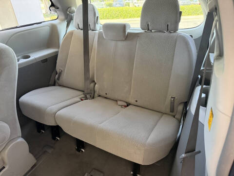 2011 Toyota Sienna LE 7-Passenger