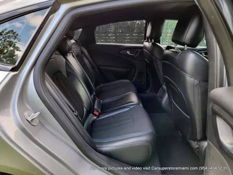 2015 Chrysler 200 S