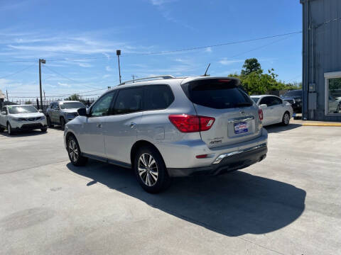 2017 Nissan Pathfinder SV
