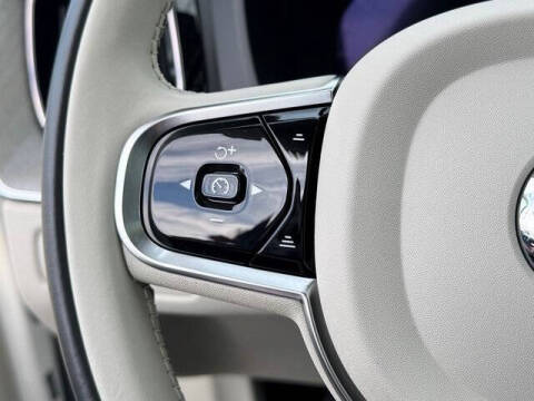 2023 Volvo XC60 B5 Plus Dark Theme