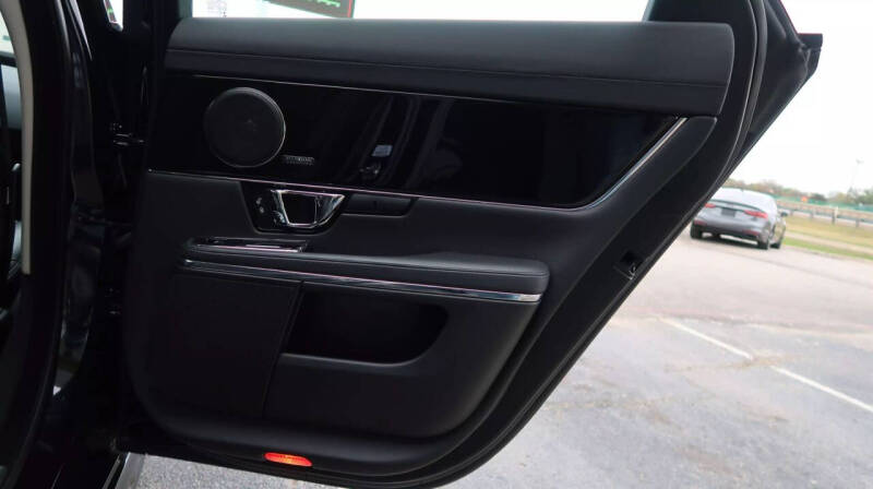 2019 Jaguar XJ R-Sport