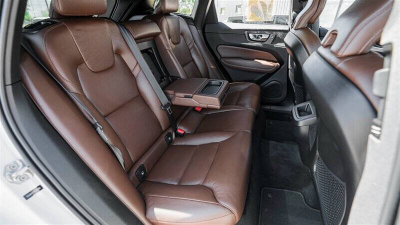 2021 Volvo XC60 T5 Momentum
