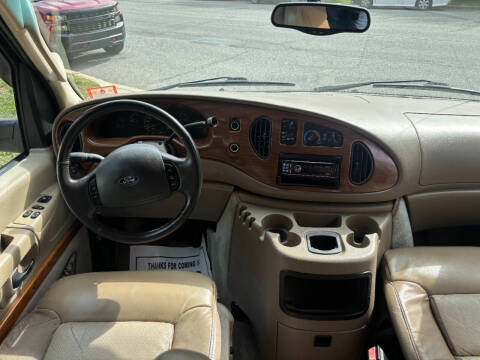 2003 Ford E-Series E-250 SD