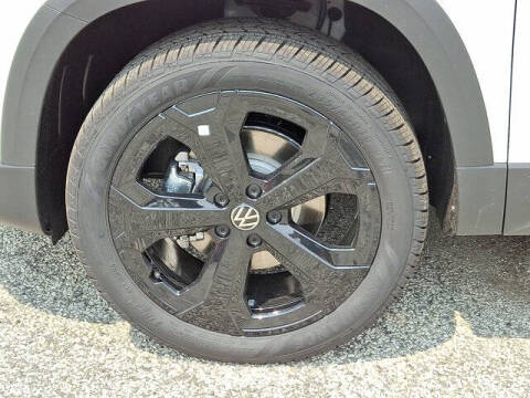 2025 Volkswagen Taos SEL 4Motion