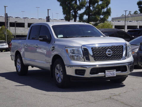 2017 Nissan Titan SV
