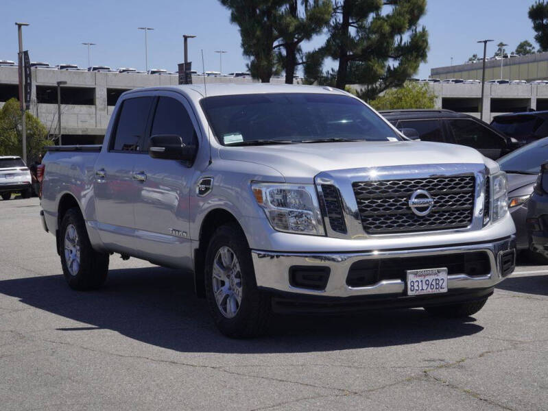 2017 Nissan Titan SV