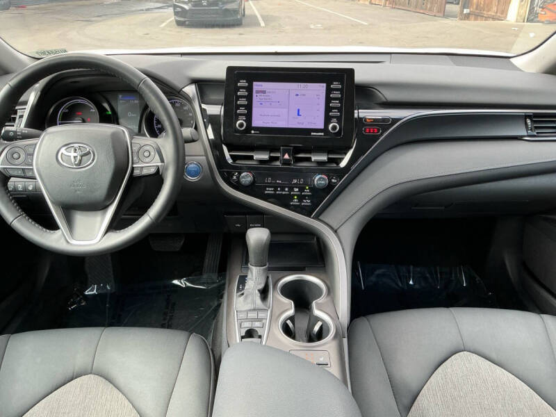 2022 Toyota Camry Hybrid LE