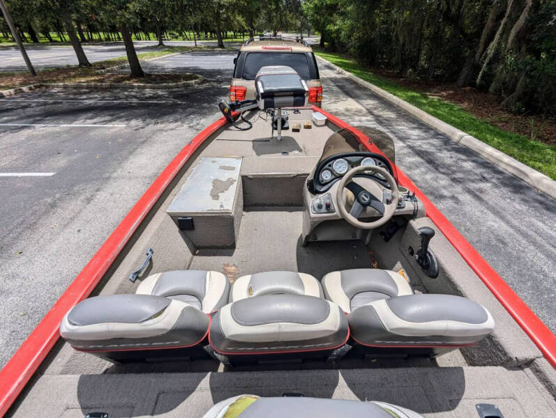 2004 Tracker Bass Boat