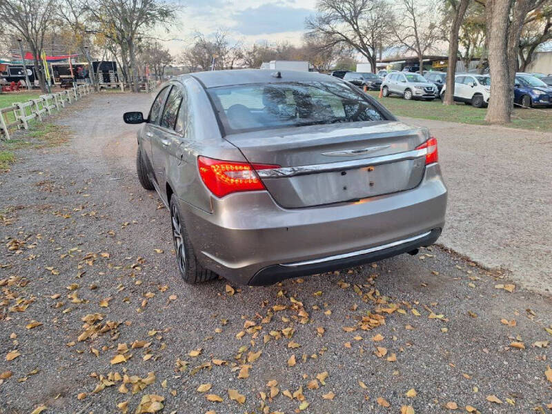 2013 Chrysler 200 Touring
