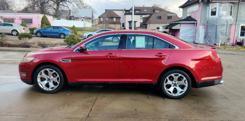 2011 Ford Taurus SHO