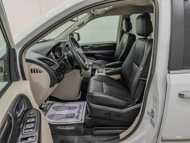 2015 Chrysler Town and Country Touring