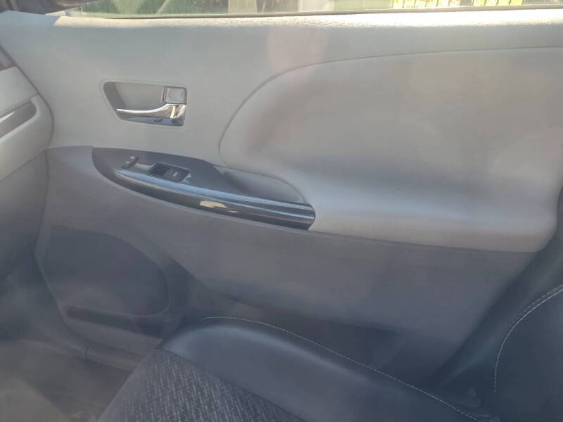 2013 Toyota Sienna SE 8-Passenger