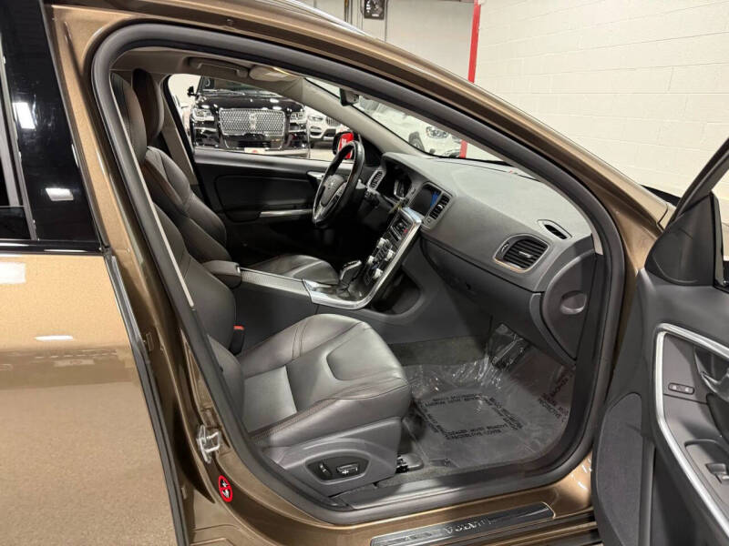 2016 Volvo V60 Cross Country T5