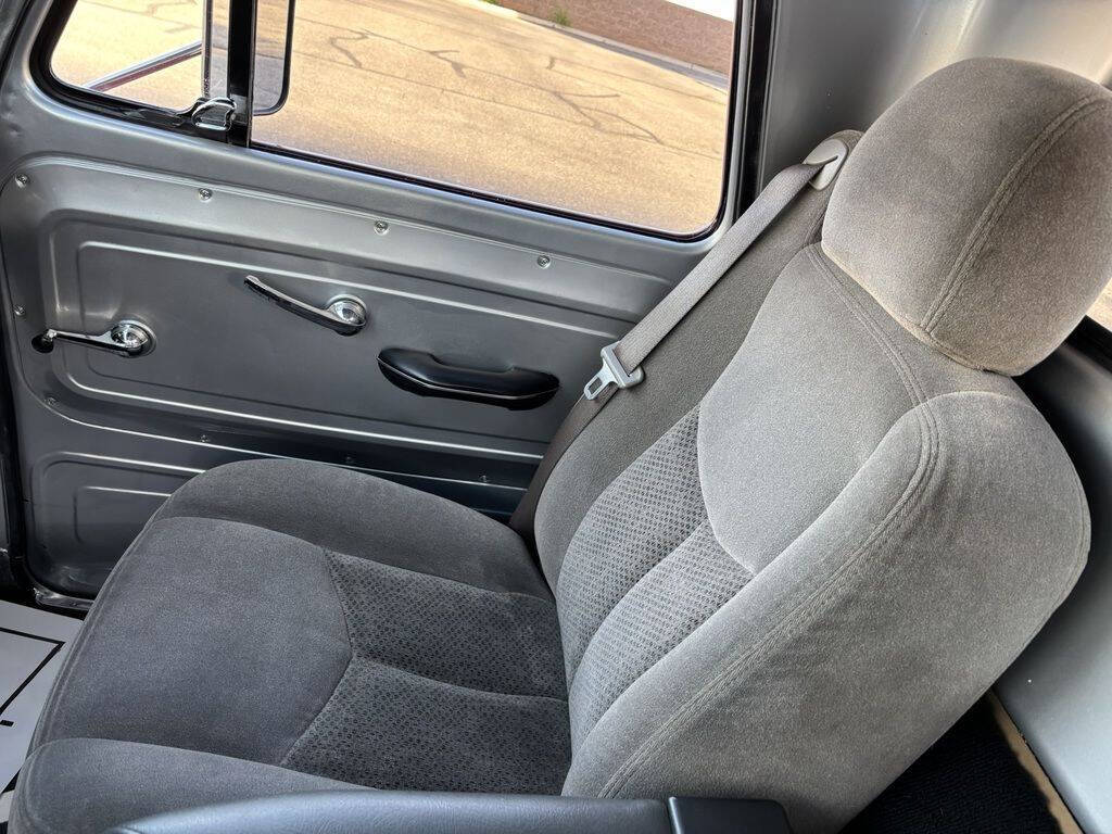 1965 Chevrolet C10 32