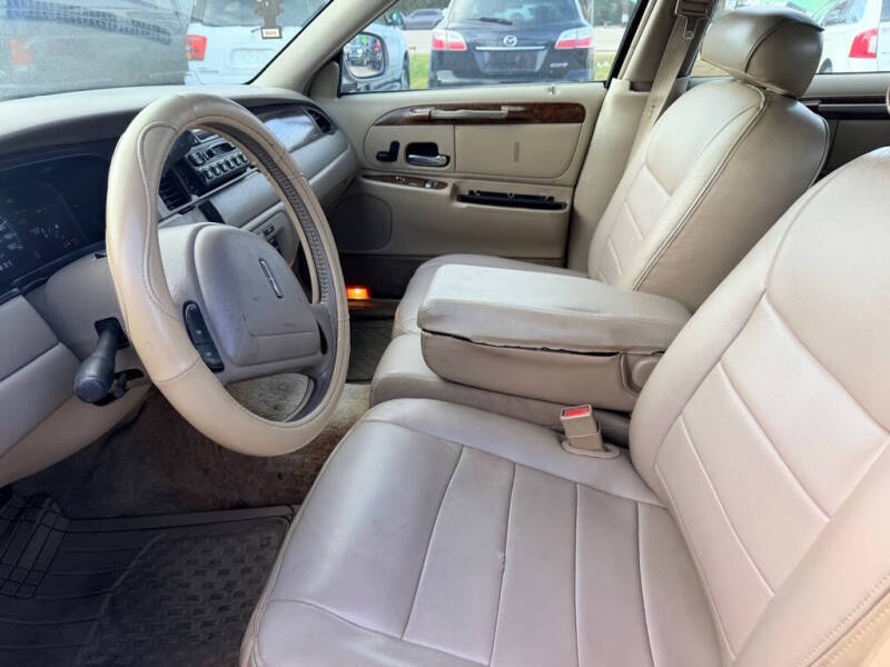 2001 Lincoln Town Car Executive