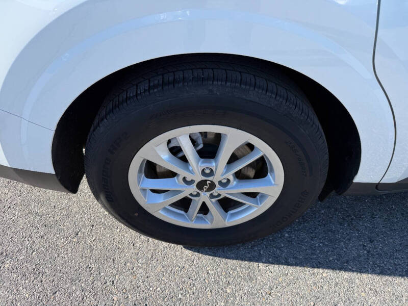 2024 Kia Carnival LX